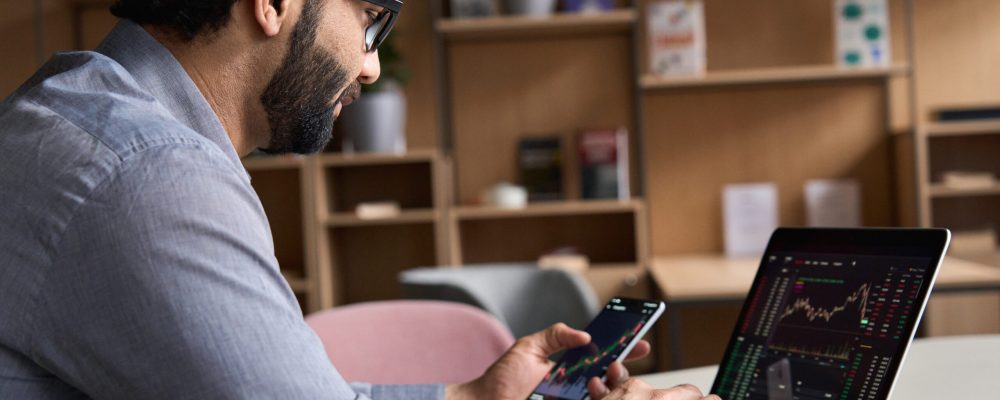 Indian,Latin,Business,Man,Trader,Investor,Analyst,Looking,At,Financial