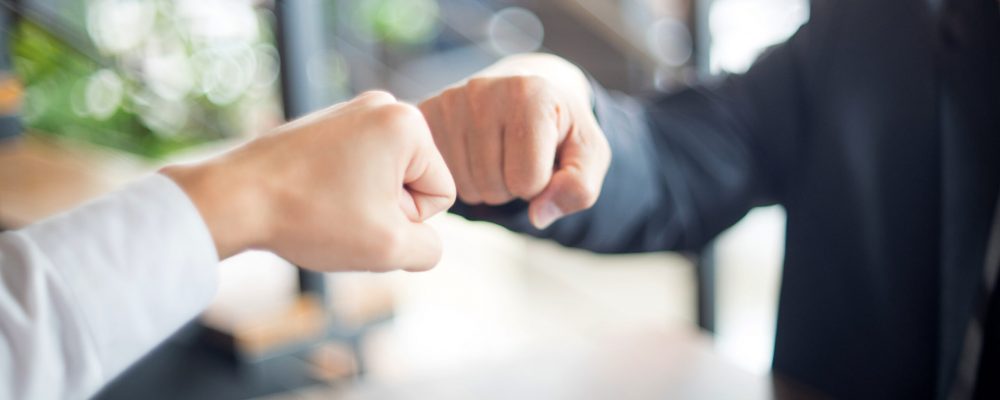 Two,Business,Man,Use,Hand,To,Fist,Bump,For,Succes