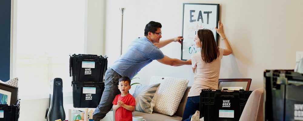 hiveboxx-deX-KChuboY-unsplash A couple unpacks boxes in their new home.