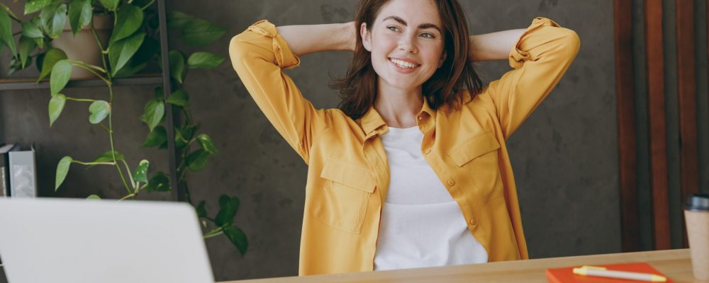 Young,Minded,Fun,Employee,Business,Woman,20s,Wear,Casual,Yellow Young,Minded,Fun,Employee,Business,Woman,20s,Wear,Casual,Yellow