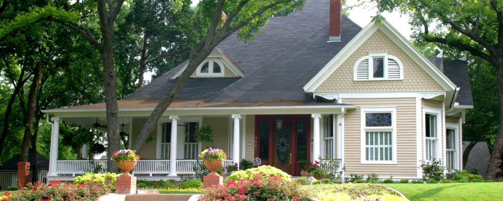 Extremely,Colorful,Classic,Restored,House,In,Rural,City